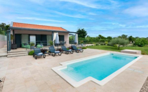 Villa Jolanda ground floor villa for 4 people near Rovinj with children playground